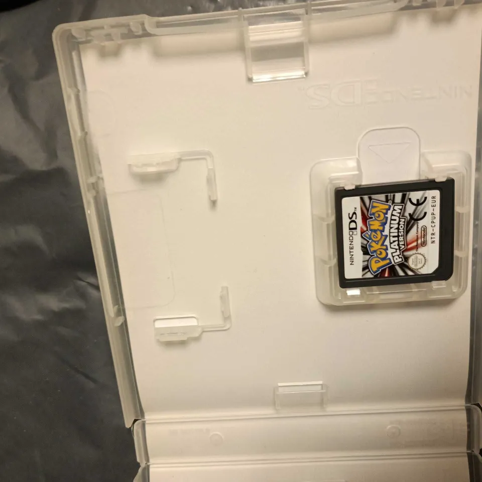 POKÉMON PLATINUM VERSION – NINTENDO DS (DS GAME CARD IN CASE)