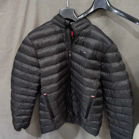 TOMMY HILFIGER CORE PACKABLE RECYCLED JACKET – BLACK, SIZE L