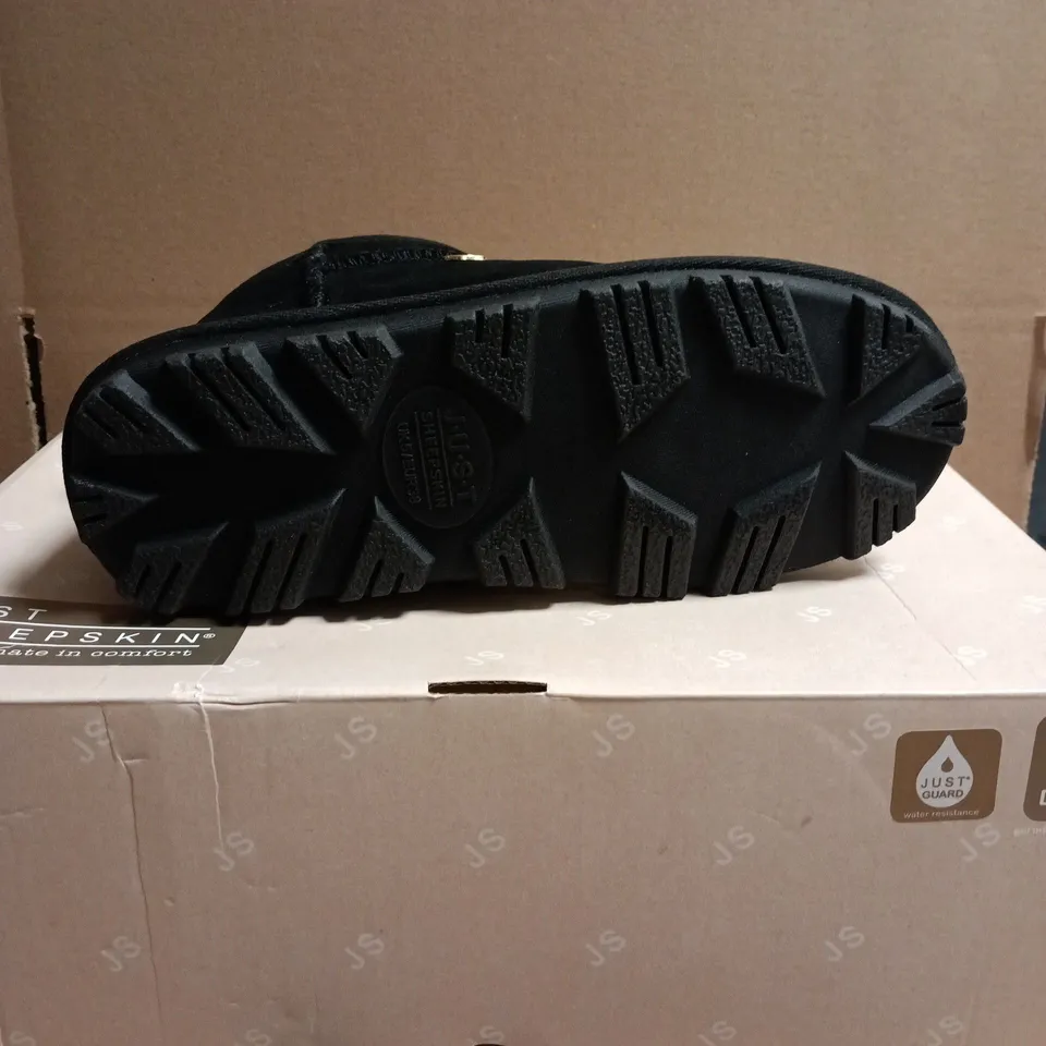 BOXED PAIR OF JUST SHEEPSKIN LADIES GRACE SLIPPERS – BLACK, UK 5 