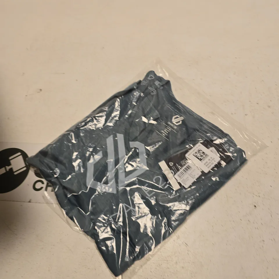BOX OF APPROXIMATELY 55 ASSORTED BRAND NEW REGATTA ITEMS TO INCLUDE: DARE2B MODERNIZE 2 VEST