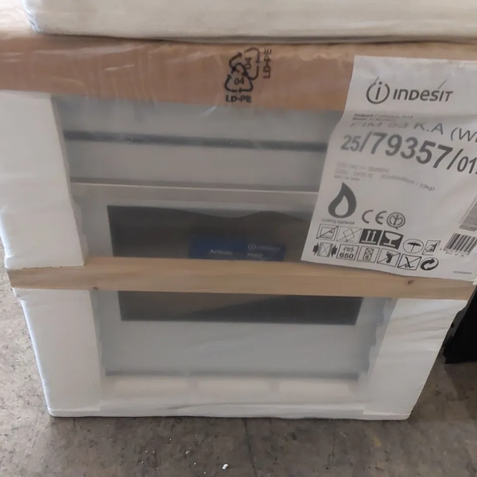 INDESIT OVEN FIM53KA(WH) GB
