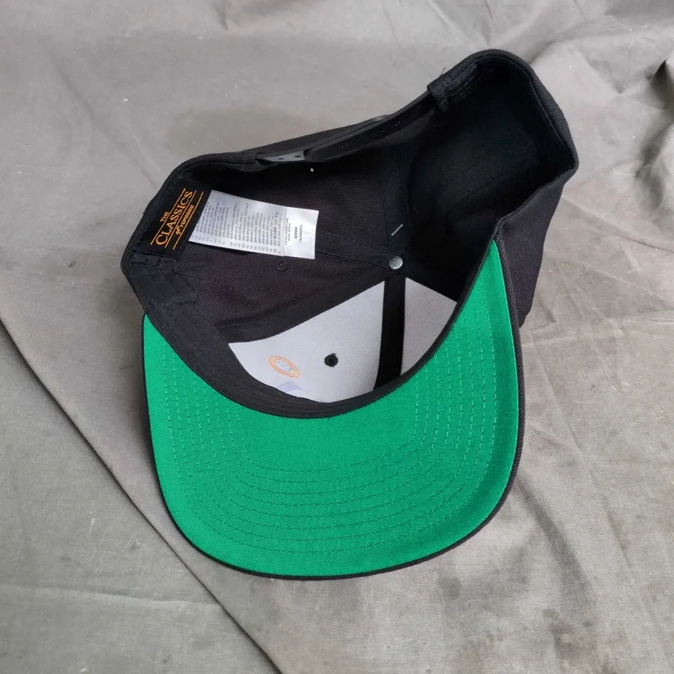 THE CLASSICS SNAPBACK CAP – BLACK WITH GREEN UNDER-VISOR, I HEART F1
