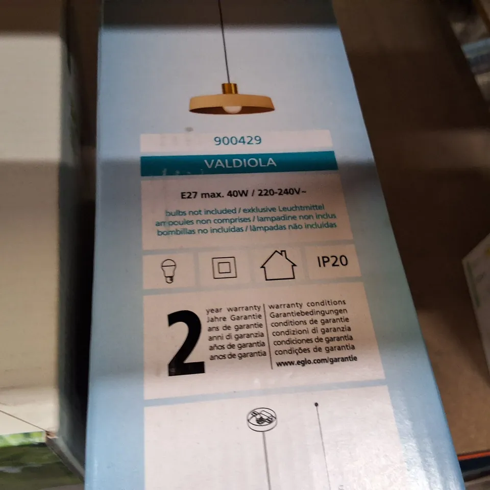 BOXED EGLO VALDIOLA PENDANT LIGHT – E27, MAX 40W, 220-240V