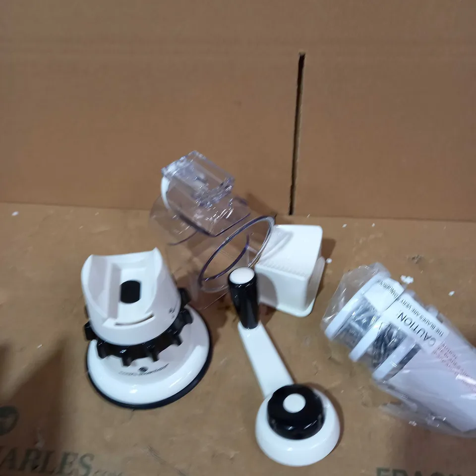COOKS ESSENTIALS GRATRER AND SLICER