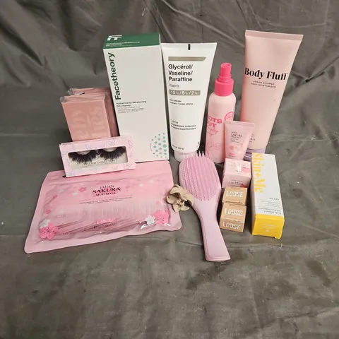 APPROXIMATELY 20 ASSORTED HEALTH & BEAUTY PRODUCTS TO INCLUDE - FALSE EYELASHES - SKIN+ME SUNSCREEN - ESTRID WHIPPED MOISTURISER - ETC