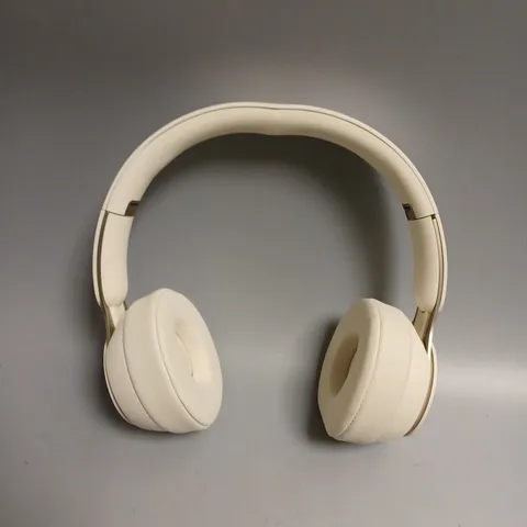 BEATS SOLO PRO WIRELESS OVER EAR HEADPHONES IN WHITE