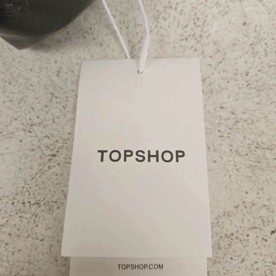 TOPSHOP CARLIE CLUTCH WITH HARDWARE – BLACK, ONE SIZE