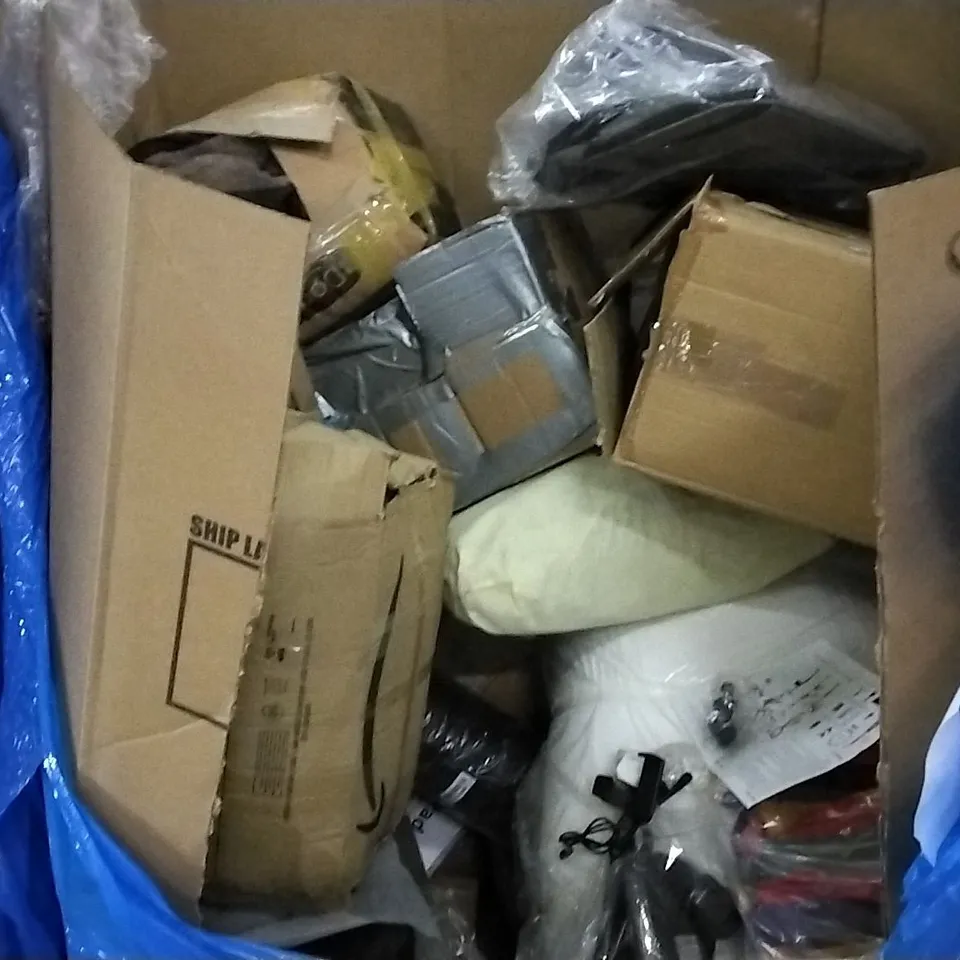 PALLET OF ASSORTED ITEMS INCLUDING A RING LIGHT , PET BED , BLENDER SET , PREMIUM AIR BED 