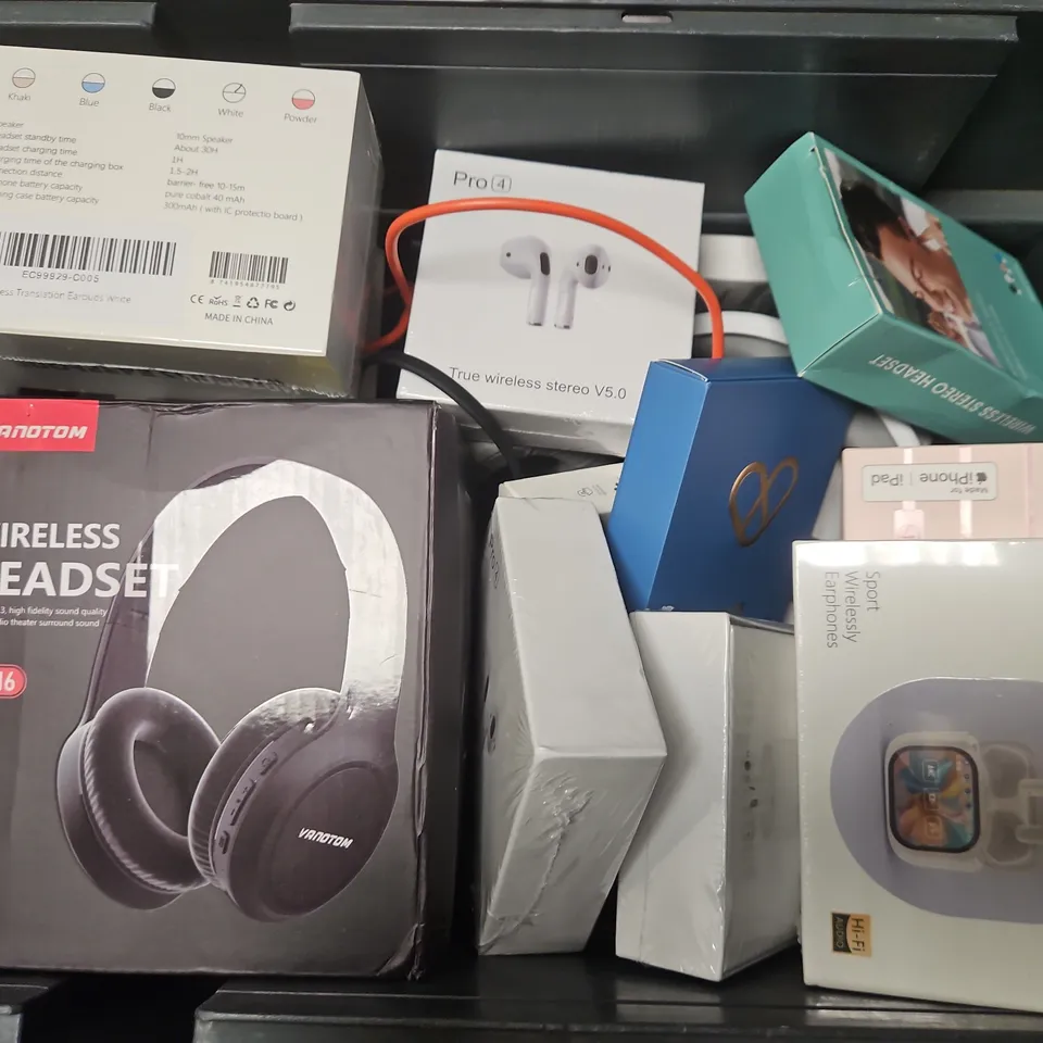 APPROXIMATELY 20 ASSORTED AUDIO DEVICES TO INCLUDE CORSAIR HEADSET, TOZO FITS EARBUDS, GOODMANS WIRED EARPHONES, ETC