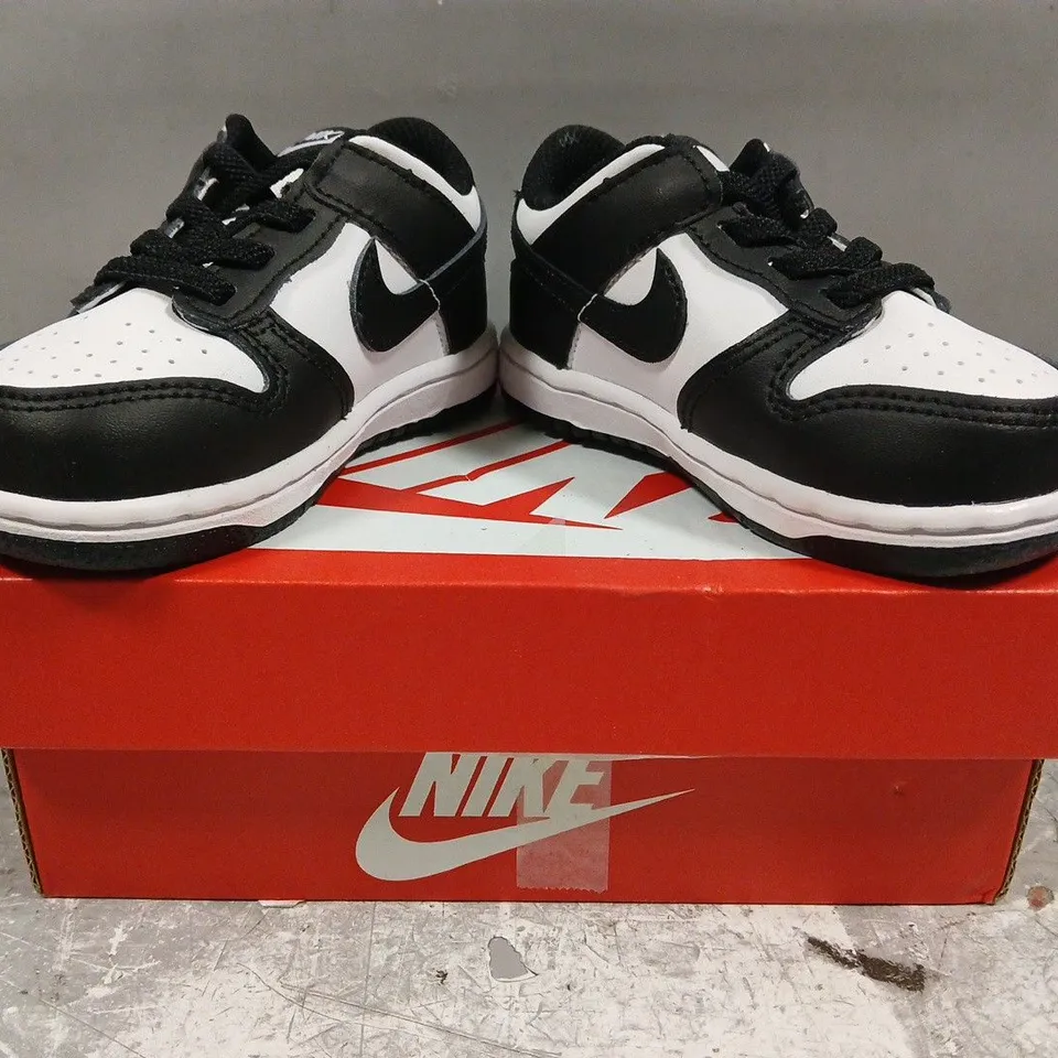 BOXED PAIR OF NIKE INFANTS DUNK LOW SHOES IN BLACK/WHITE SIZE UK 6.5
