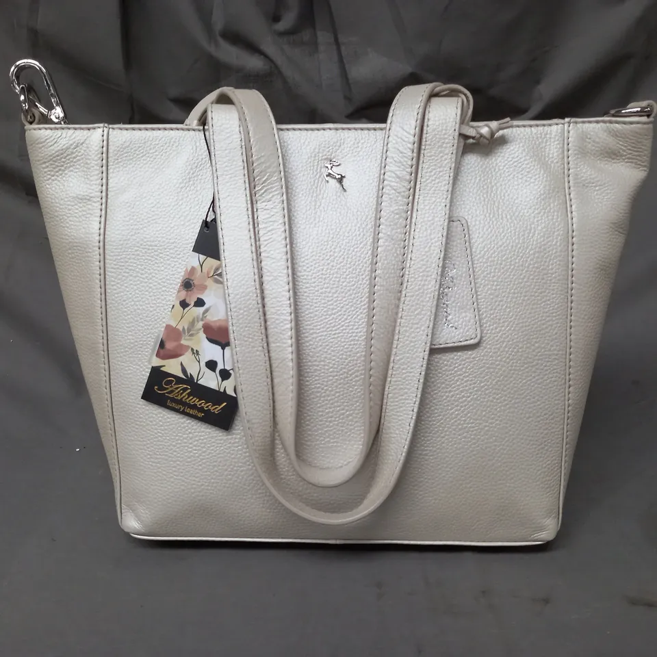 ASHWOOD LEATHER BAG IN SILVER