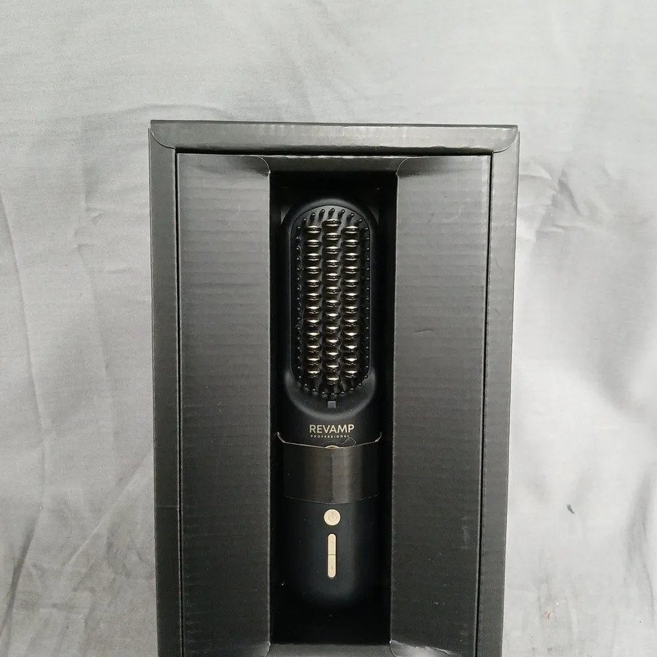 REVAMP STRAIGHT & GO IONIC CORDLESS HOT BRUSH