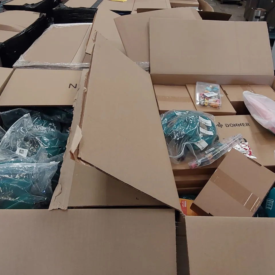 PALLET OF ASSORTED ITEMS INCLUDING: TOILET PAPER HOLDER, WOMEN'S JEWELLERY, BATH SPONGES, BAKING MAT, DRUM PAD, SCAR PLASTERS, GARDEN WATER SPRING, CABINET HANDLE