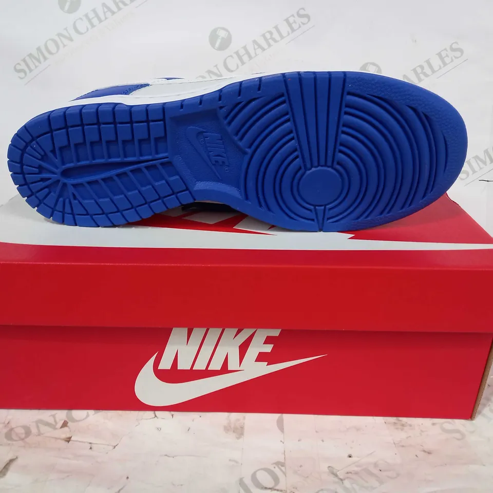 BOXED PAIR OF NIKE DUNK LOW SHOES IN BLUE/LIGHT GREY UK SIZE 9
