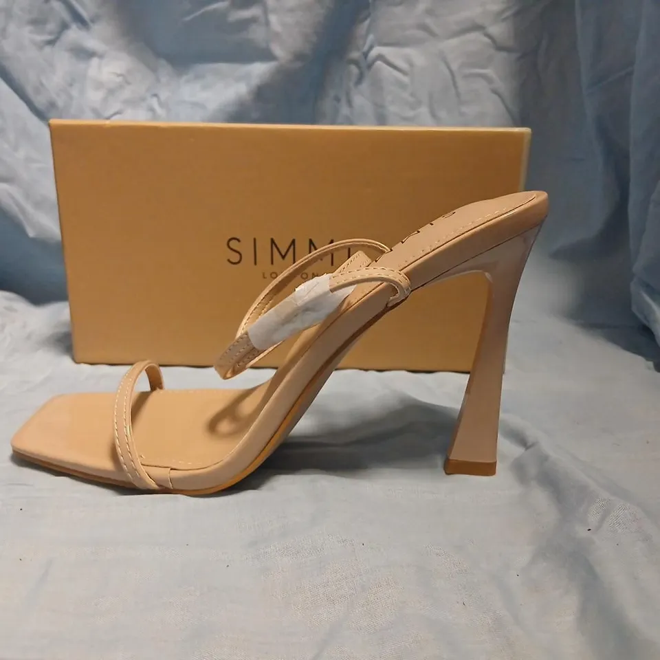 SIMMI LONDON APPLE NUDE PATENT SANDALS – UK 6