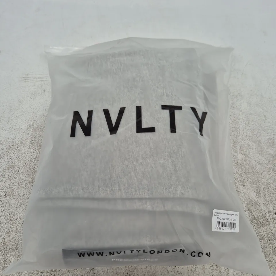 NVLTY LONDON HEAVYWEIGHT LUXE FLARE JOGGERS – GREY – MEDIUM