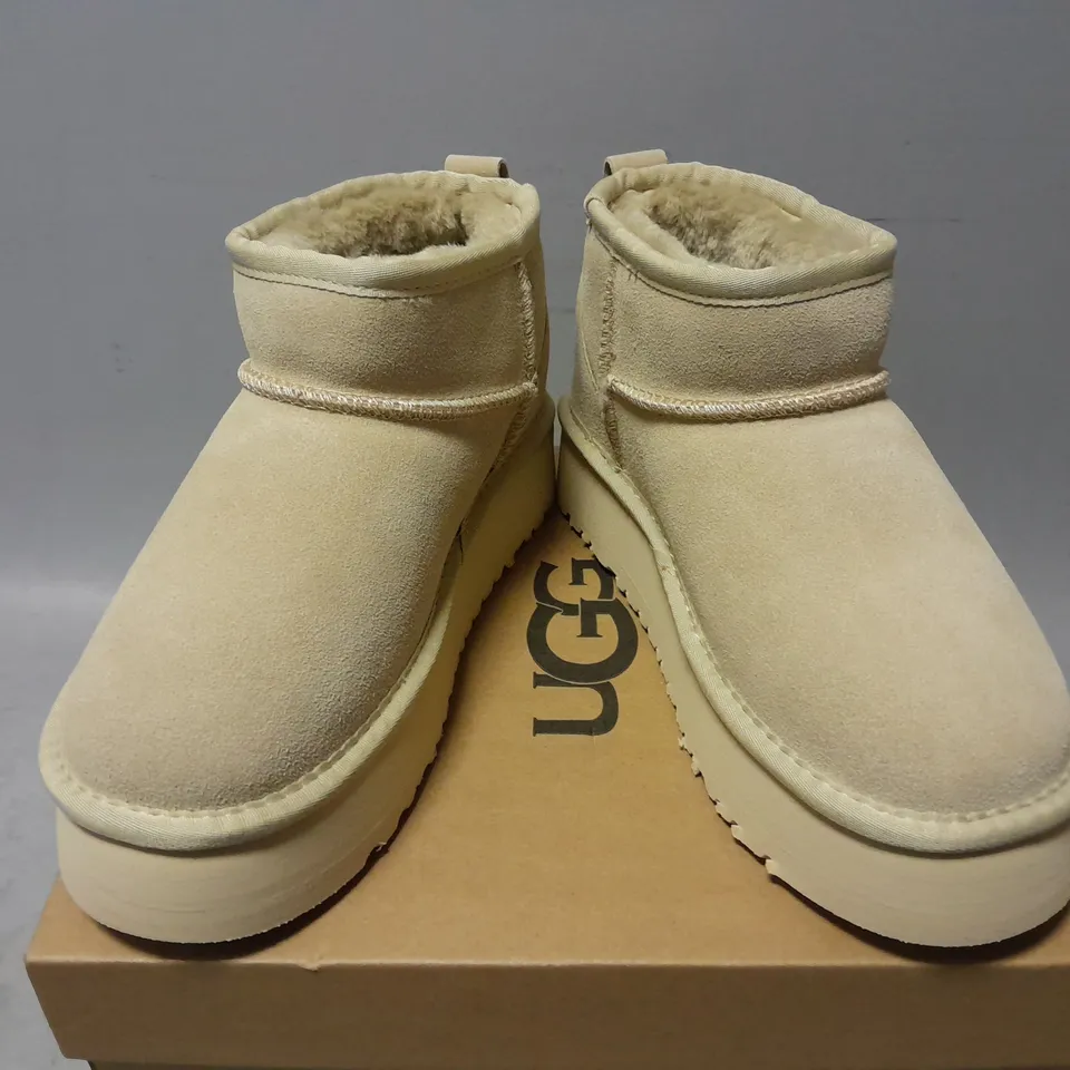 BOXED PAIR OF UGGS WOMENS CLASSIC ULTRA MINI BOOTS IN SAND - UK 4