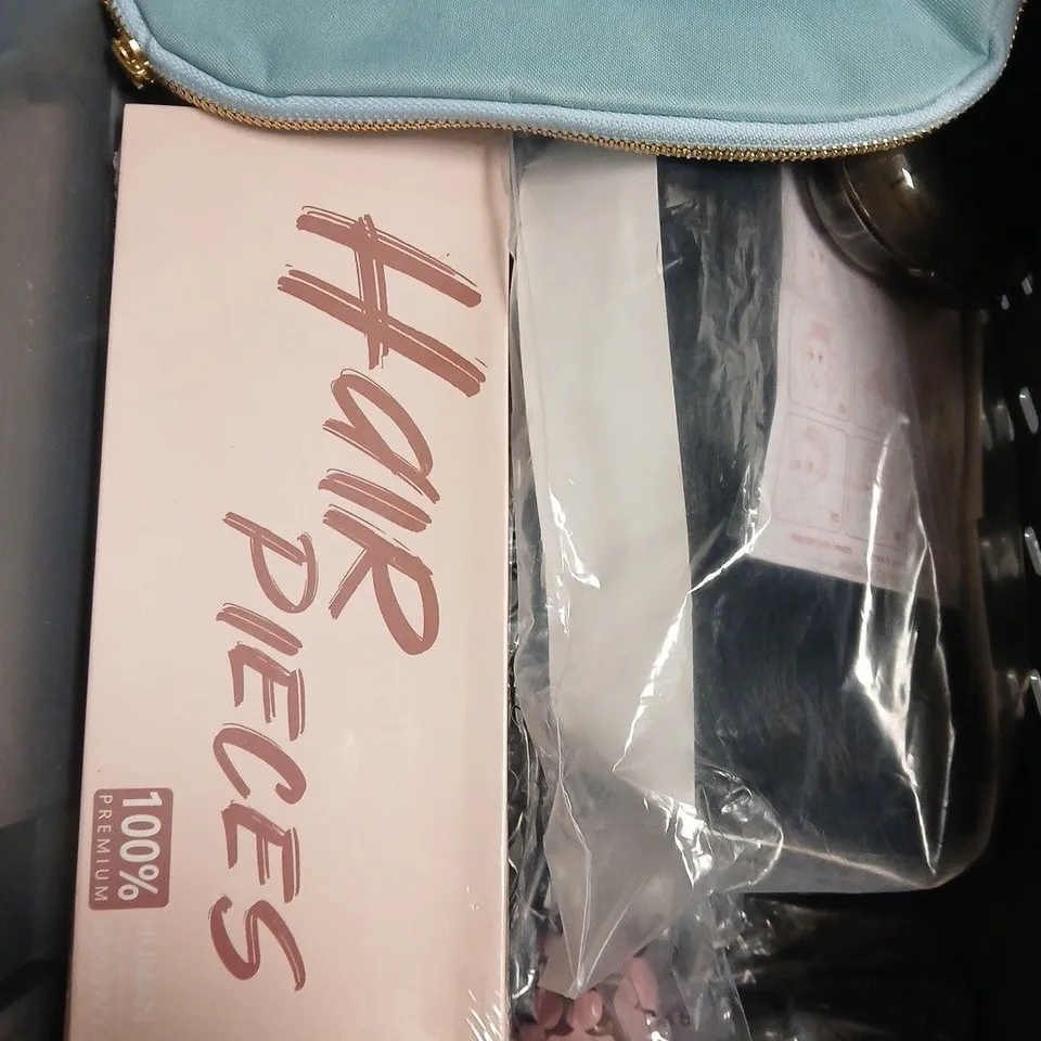 APPROXIMATELY 15 ASSORTED HEALTH & BEAUTY PRODUCTS TO INCLUDE EXFOLIATING SPONGE, MAGIC CREAM, L'OREAL MOISTURISER ETC 