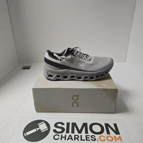 BOXED PAIR OF ON CLOUD CLOUDMASTER TRAINERS SIZE UK 10.5
