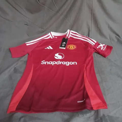 ADIDAS MUFCHOME FOOTBALL JERSEY IN RED SIZE 11-12YRS