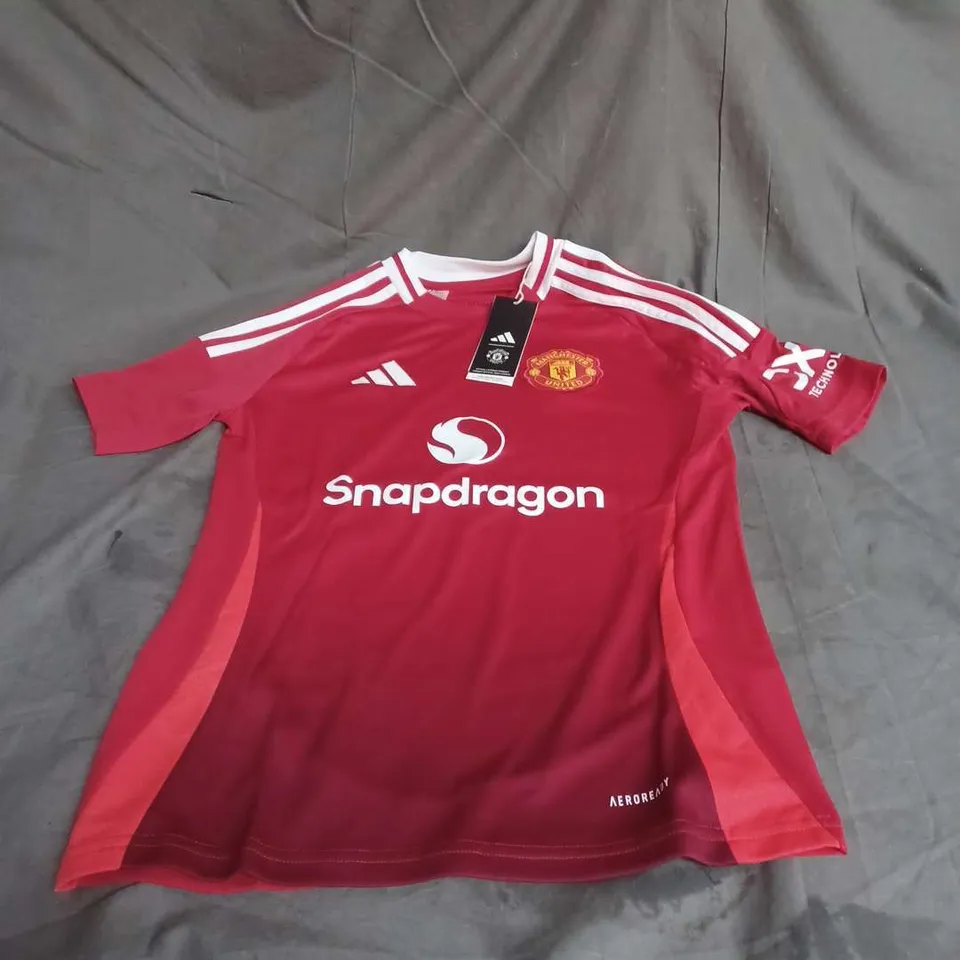 ADIDAS MUFCHOME FOOTBALL JERSEY IN RED SIZE 11-12YRS