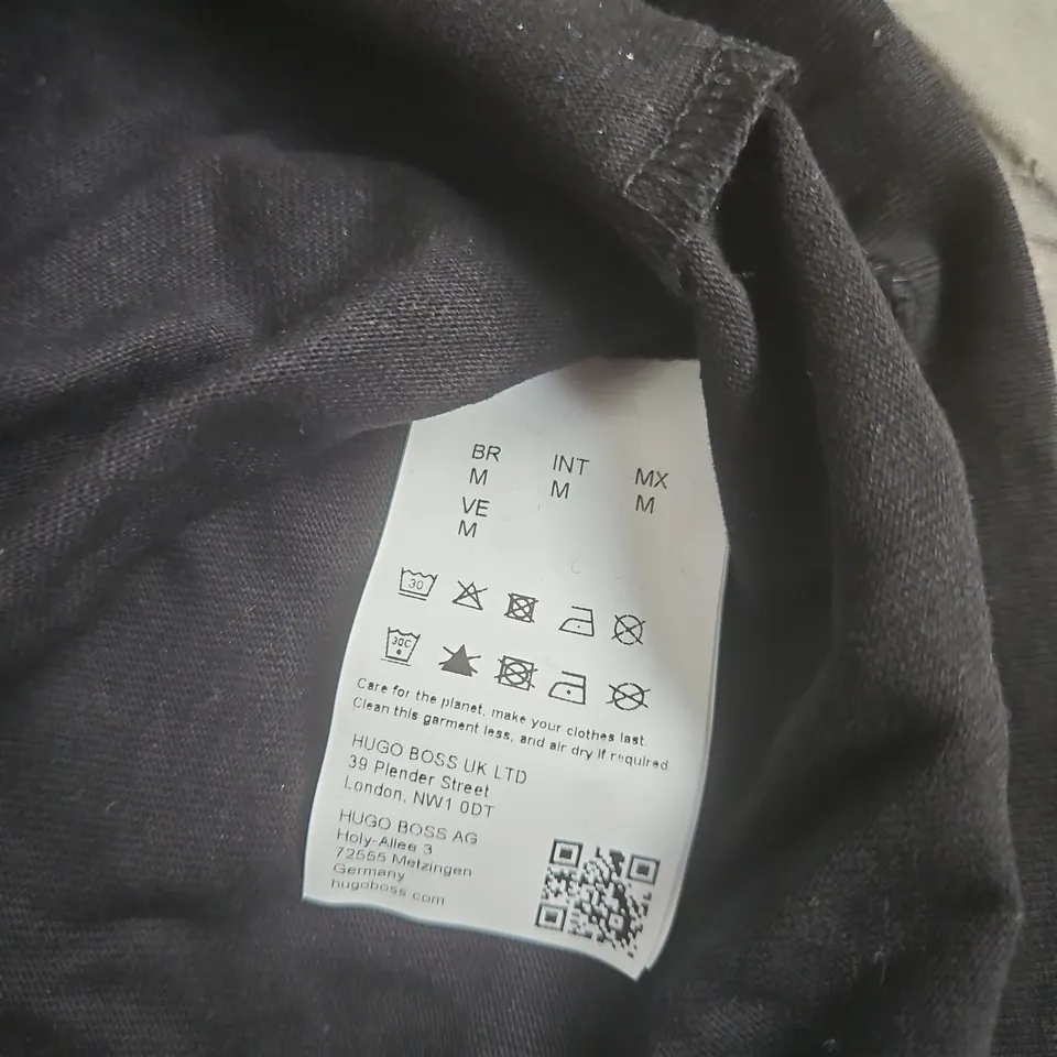 HUGO BOSS BLACK T‑SHIRT, MEN'S, UK M, CHEST LOGO – TAG ATTACHED
