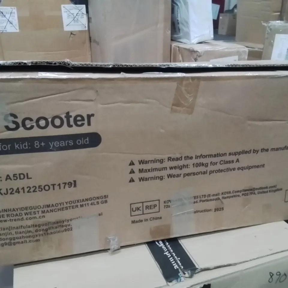 BOXED KIDS KICK SCOOTER 