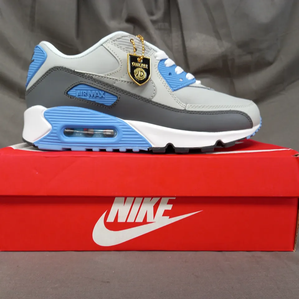 BOXED PAIR OF NIKE AIR MAX SHOES IN GREY/BLUE UK SIZE 6