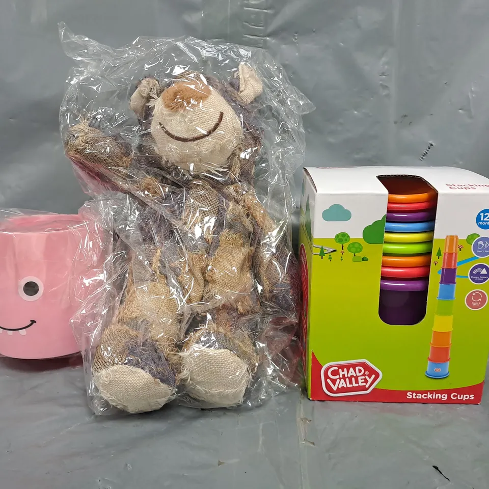 BOX OF APPROXIMATELY 20 ASSORTED TOYS AND GAMES TO INCLUDE CHAD VALLEY STACKING CUPS, PATCHWORK STUFFED TEDDY, ETC - COLLECTION ONLY