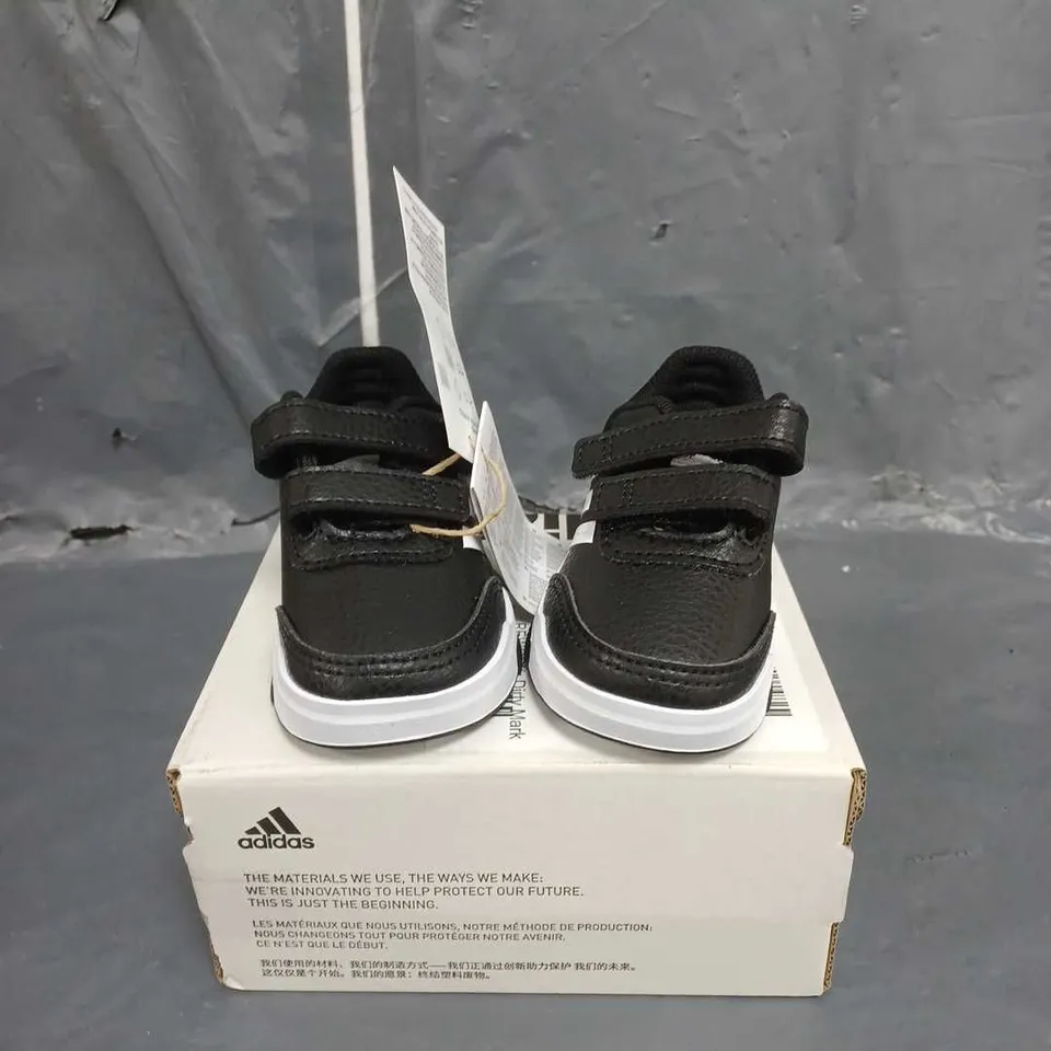 BOXED ADIDAS INFANTS TRAINERS SIZE 3