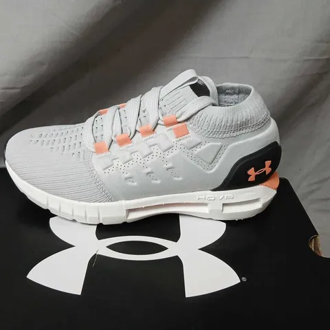 UNDER ARMOUR UA W PHANTOM 1 REISSUE WOMEN'S RUNNING SHOES – UK 3.5 (US 6), GREY/WHITE WITH PEACH ACCENTS
