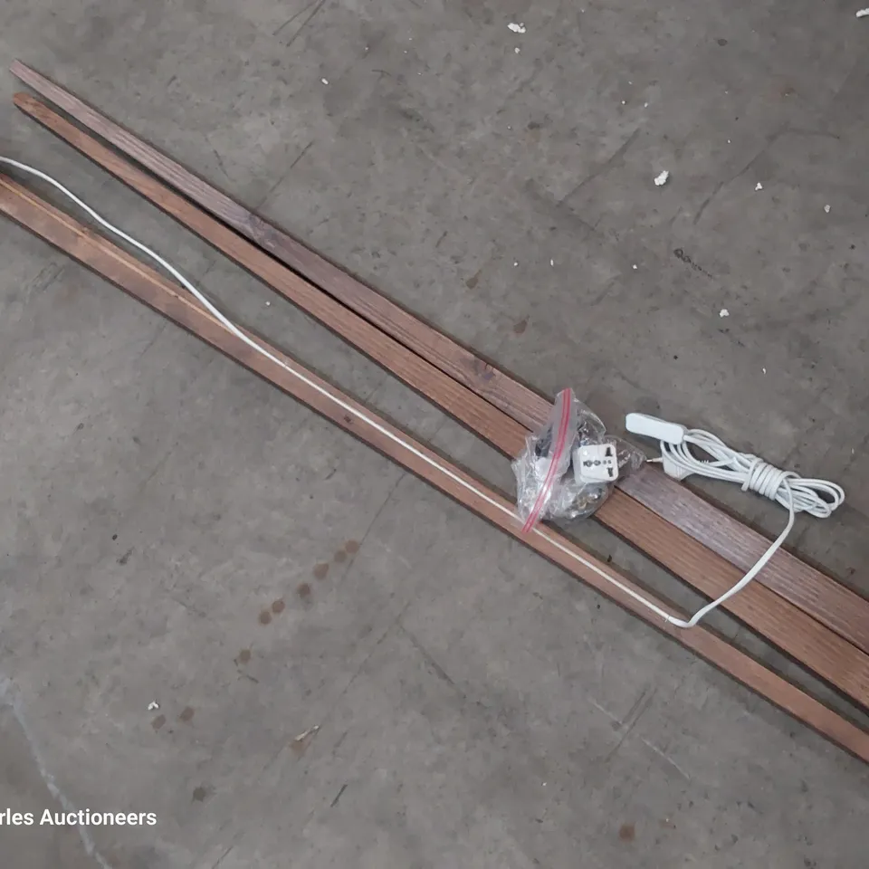WOODEN TRIPOD FLOOR LAMP 