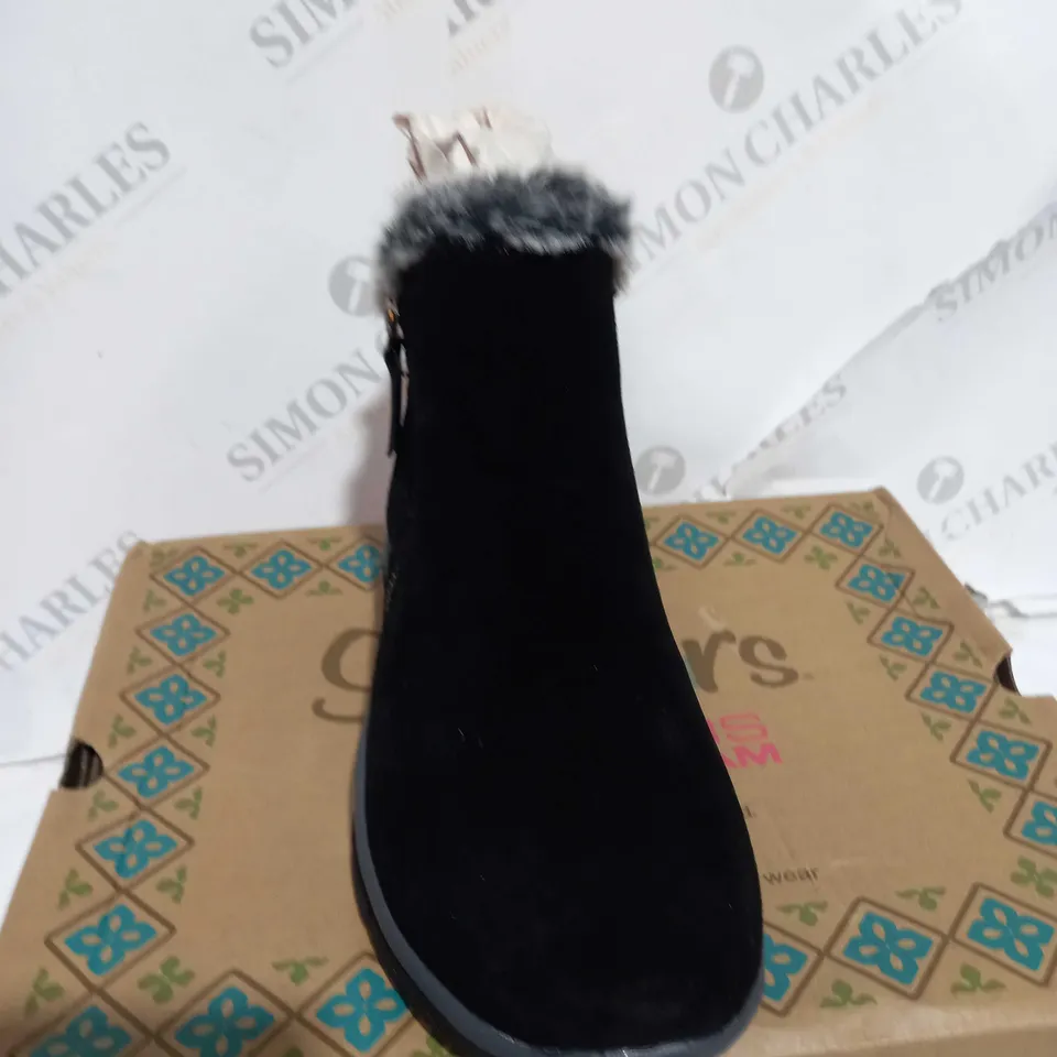 SKETCHERS HIGH ZIP BOOT BLACK SIZE 4 1/2 - BOXED 