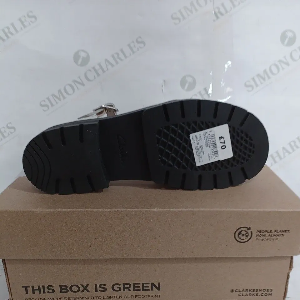 CLARKS ORINOCO BAND IN WHITE - UK 4 
