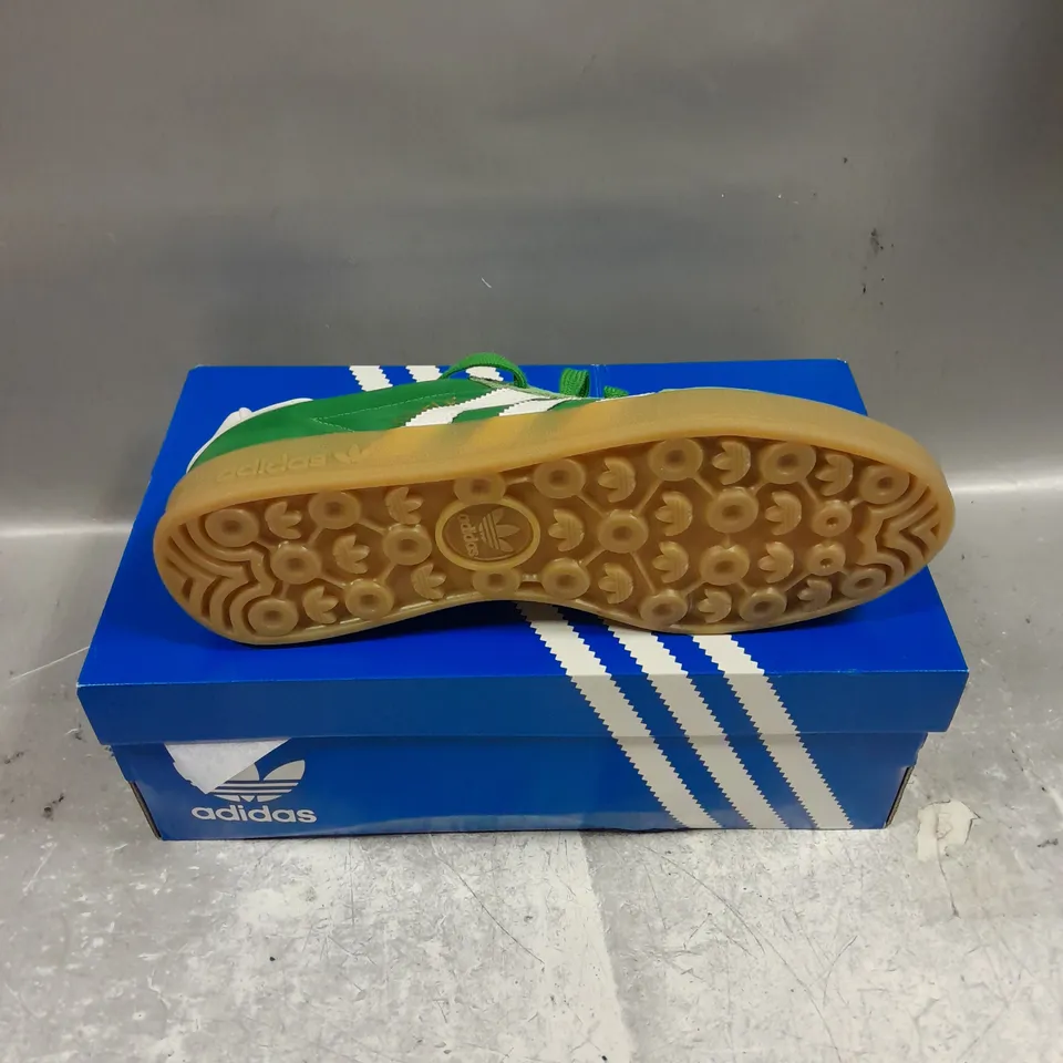 BOXED PAIR OF ADIDAS ORIGINALS GAZELLE MENS INDOOR SHOES IN FLAT WHITE/GREEN SIZE UK 7