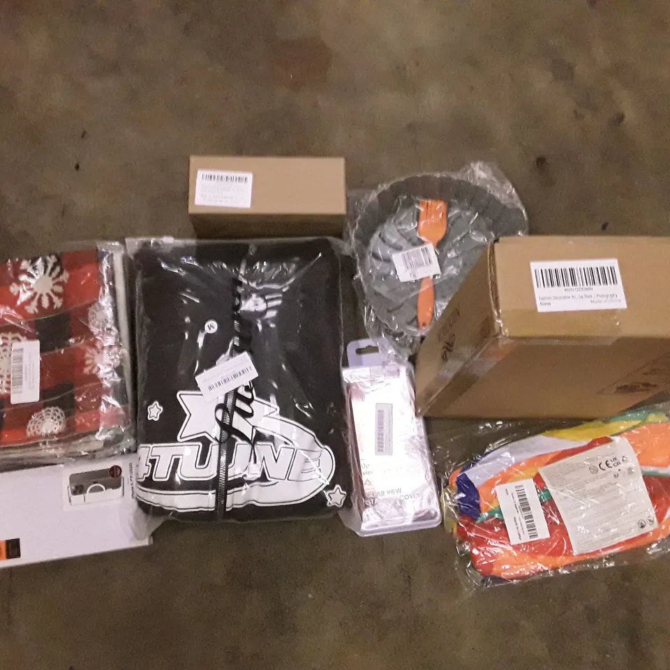 PALLET OF 6 BOXES CONTAINING ASSORTED PRODUCTS INCLUDING PHONE CASES, BEACH BALL, UNISEX HOODIE, BLACK DOOR KNOB