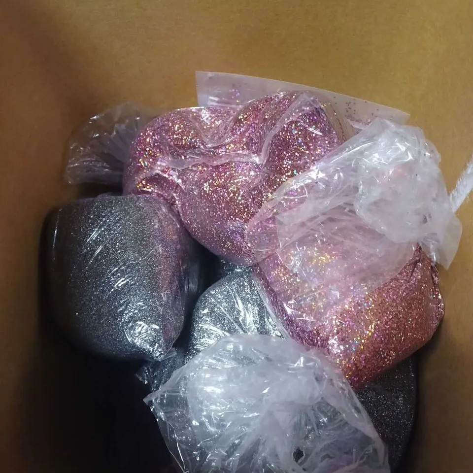 BOX OF APPROXIMATELY 8 ASSORTED GLITTER BAGS INCLUDE - SILVER FINE - PINK MULTI FINE - COLLECTION ONLY