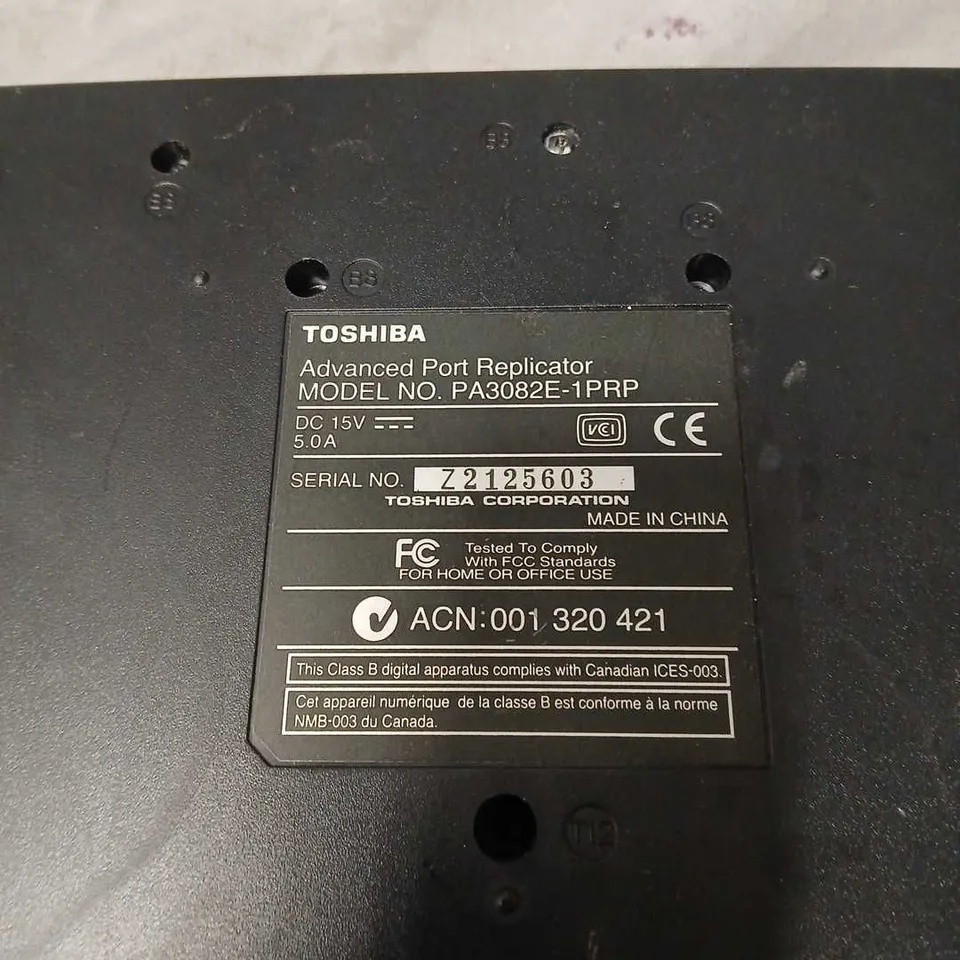 TOSHIBA ADVANCED PORT REPLICATOR PA3082E-1PRP DOCKING STATION