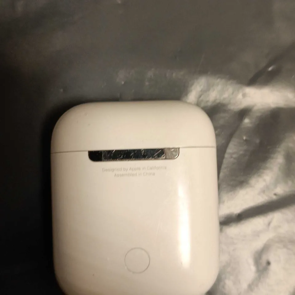 APPLE AIRPODS – WHITE 