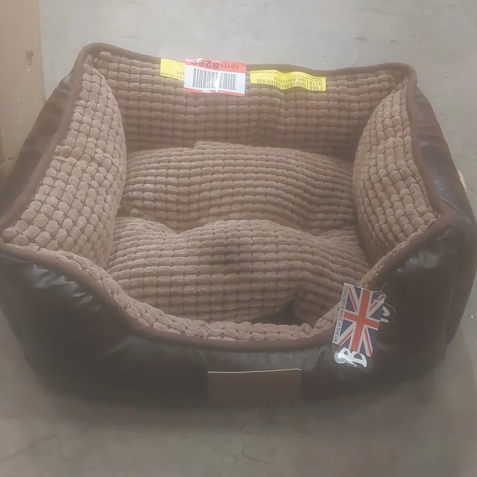 BESSIE FAUX LEATHER PET BED
