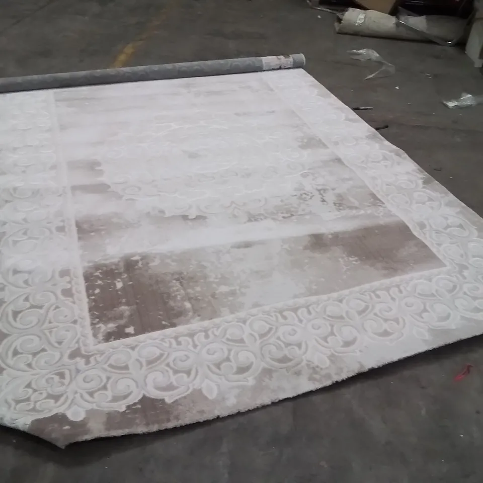 QUALITY DESIGNER AREA RUG APPROXIMATELY 280X200CM