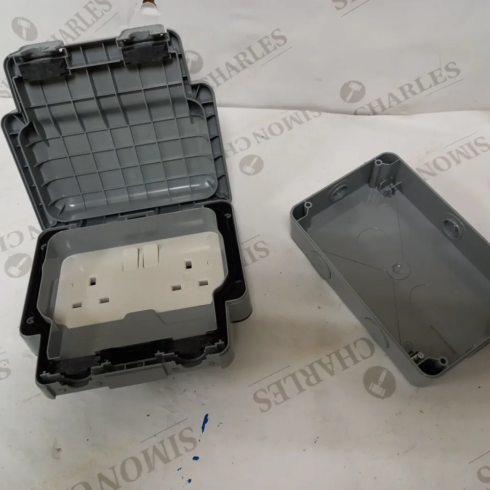 MASTERSEAL PLUS 13A 2G SWITCHED SOCKET 