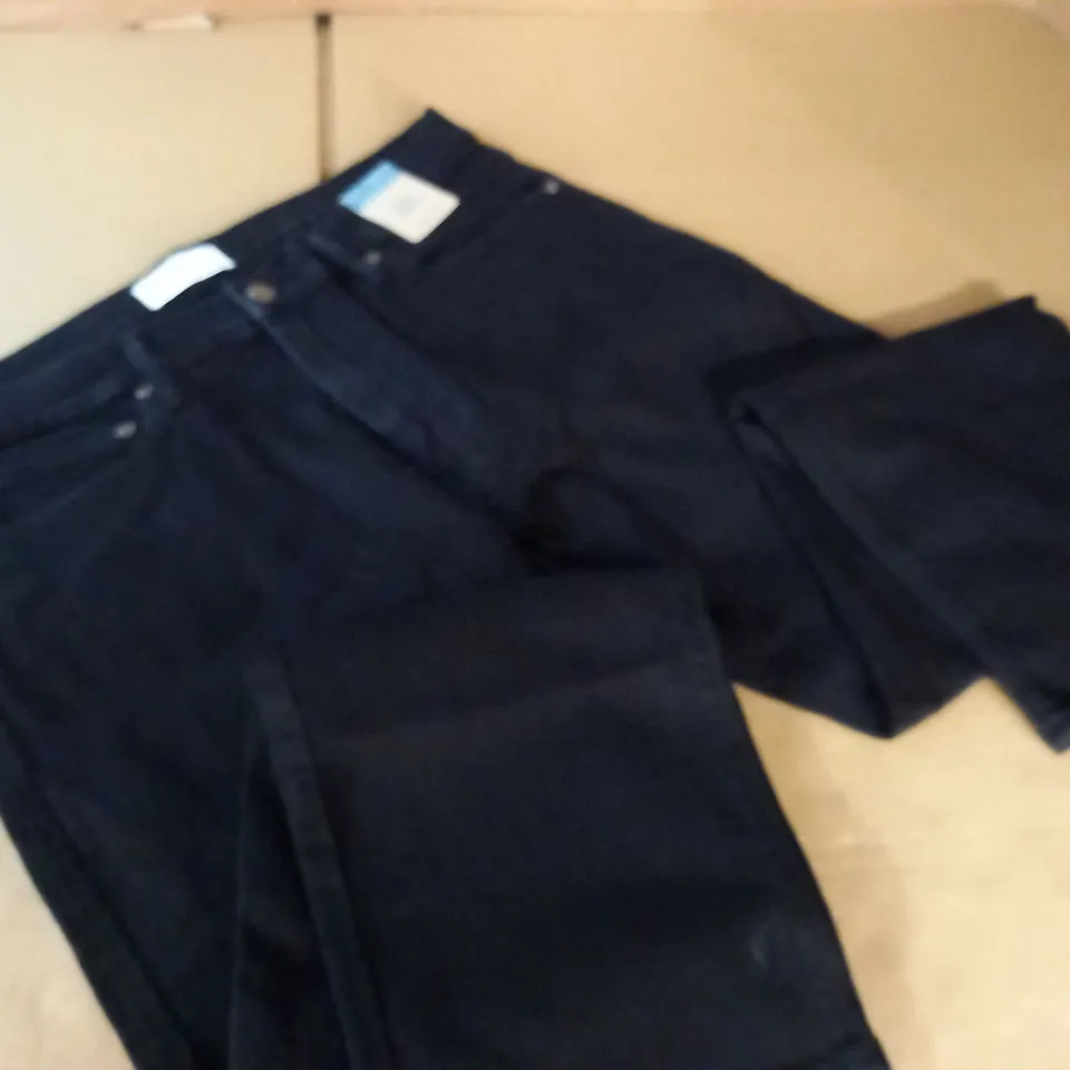 M&S STRAIGHT FIT DENIM JEANS - W34" SHORT 29"