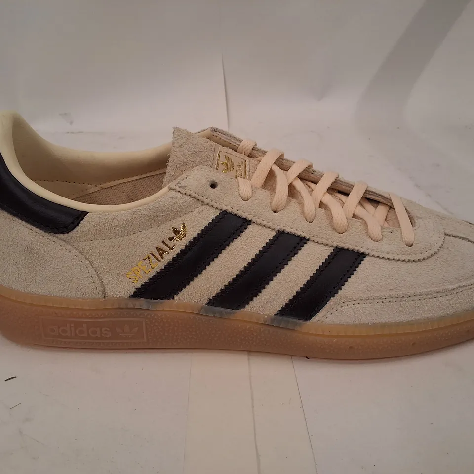 ADIDAS
HANDBALL SPEZIAL SHOES WARM VANILLA / AURORA COFFEE - UK 8