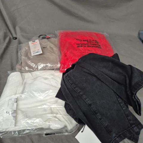 APPROXIMATELY 25 ASSORTED CLOTHING AND FASHION PRODUCTS IN VARIOUS STYLES AND SIZES - COLLECTION ONLY