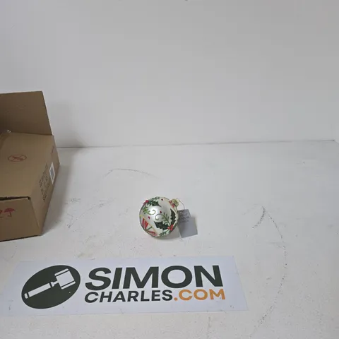 BOX OF APPROXIMATELY 12 GISELA GRAHAM LONDON CHRISTMAS GLASS BAUBLE ORNAMENT – HOLLY PATTERN