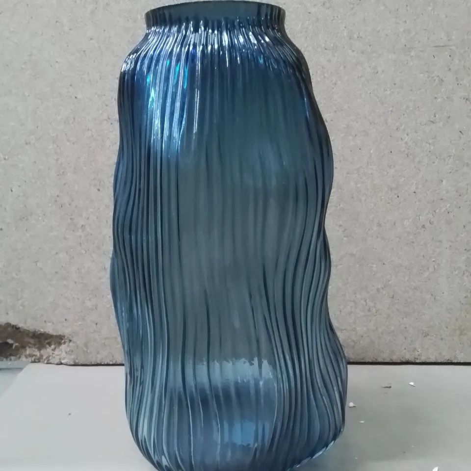BOXED HESTIA BLUE RIDGED GLASS VASE