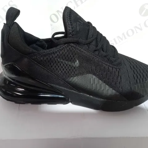BOXEDC PAIR OF NIKE SHIOES IN BLACK SIZE 6