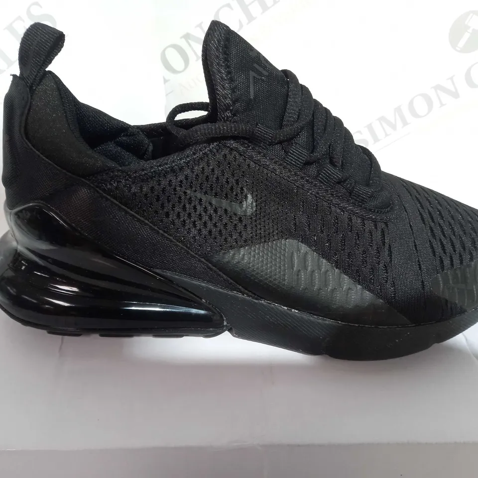 BOXEDC PAIR OF NIKE SHIOES IN BLACK SIZE 6 