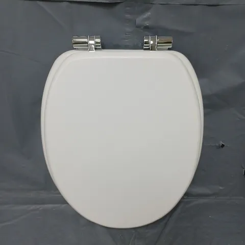 BOXED HOME SLOW CLOSE TOILET SET